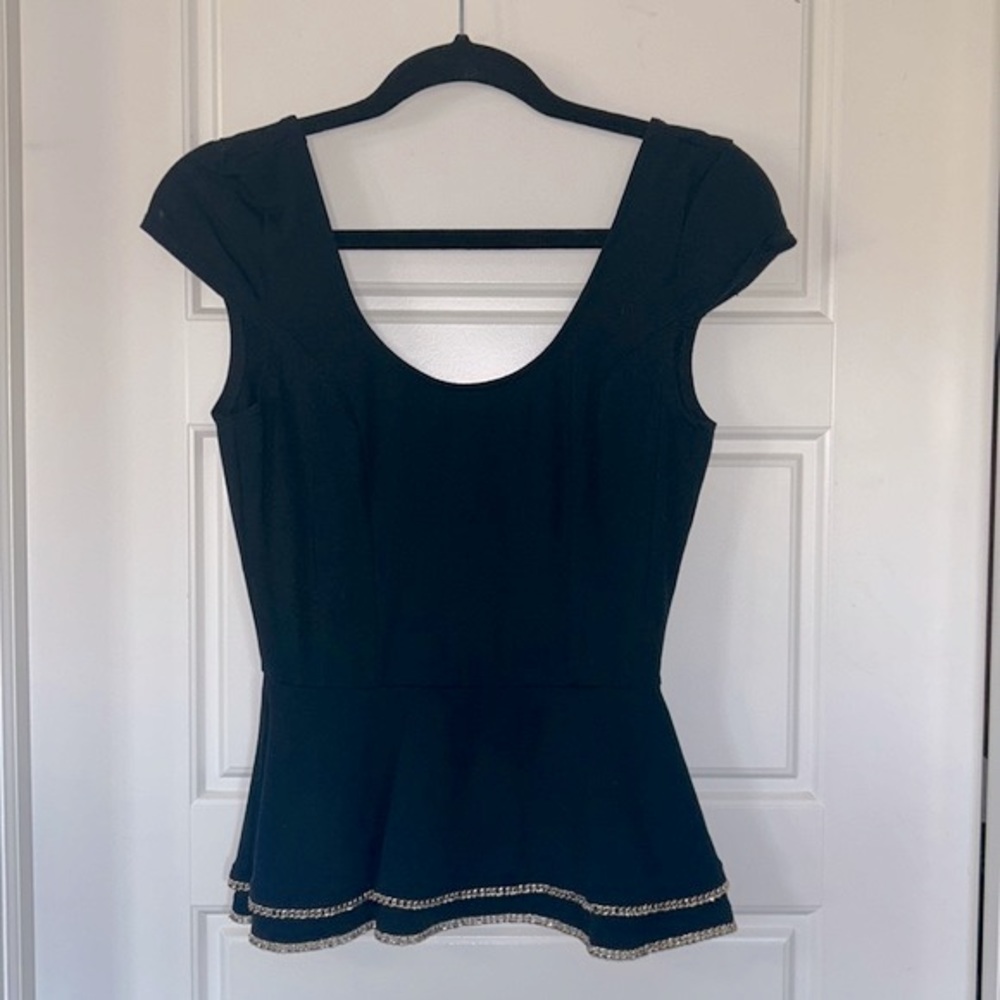 (3 for $50) Bebe Peplum Top 🖤💛
